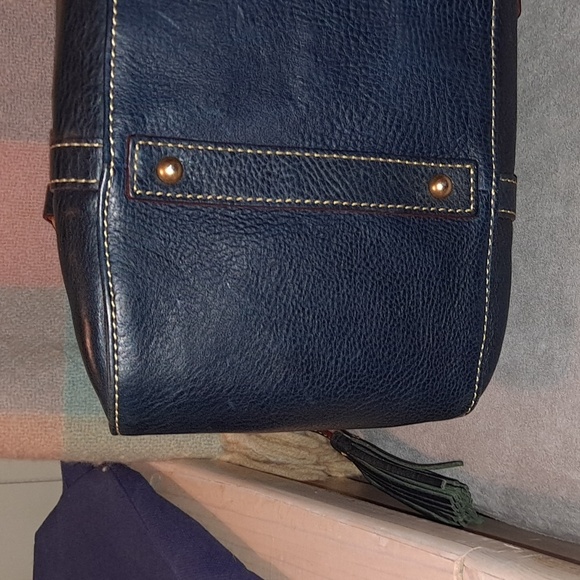 Dooney and Bourke Smith bag in Midnight Florentine leather - Picture 4 of 7